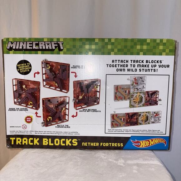 Mattel Hotwheels Minecraft Nether Fortress Play Set 2018 - RARE FIND - NEW - Picture 5 of 6